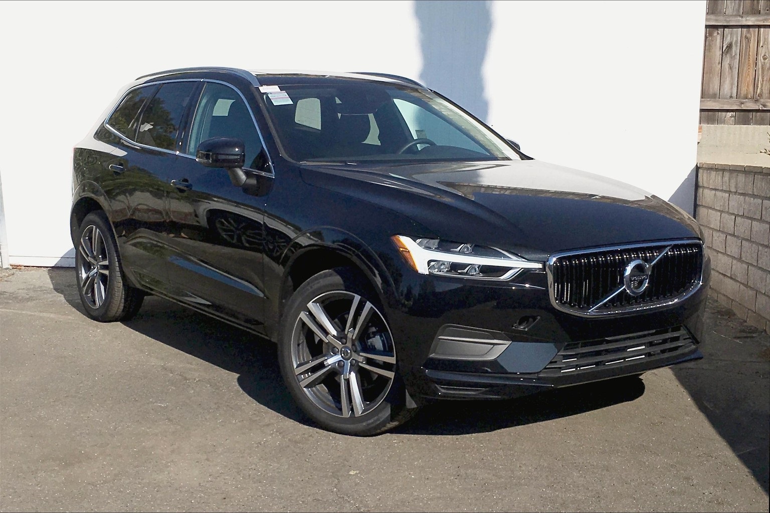 New 2019 Volvo XC60 T5 Momentum 4D Sport Utility in