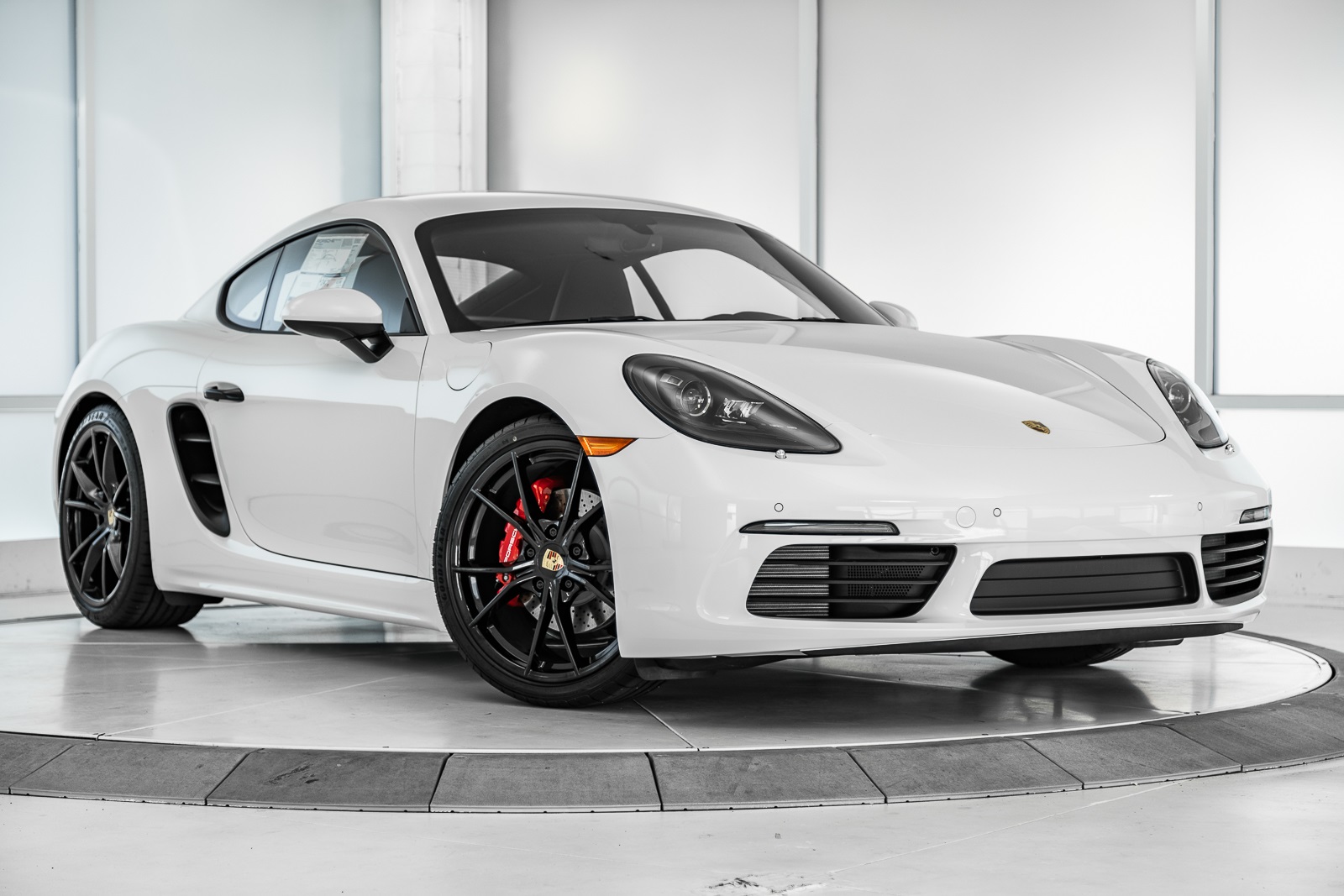 Кинн порш. Porsche 718 Cayman 2021. Porsche Cayman 2021. Порше Кайман s 2021. Порше Кайман 718 s 2021.