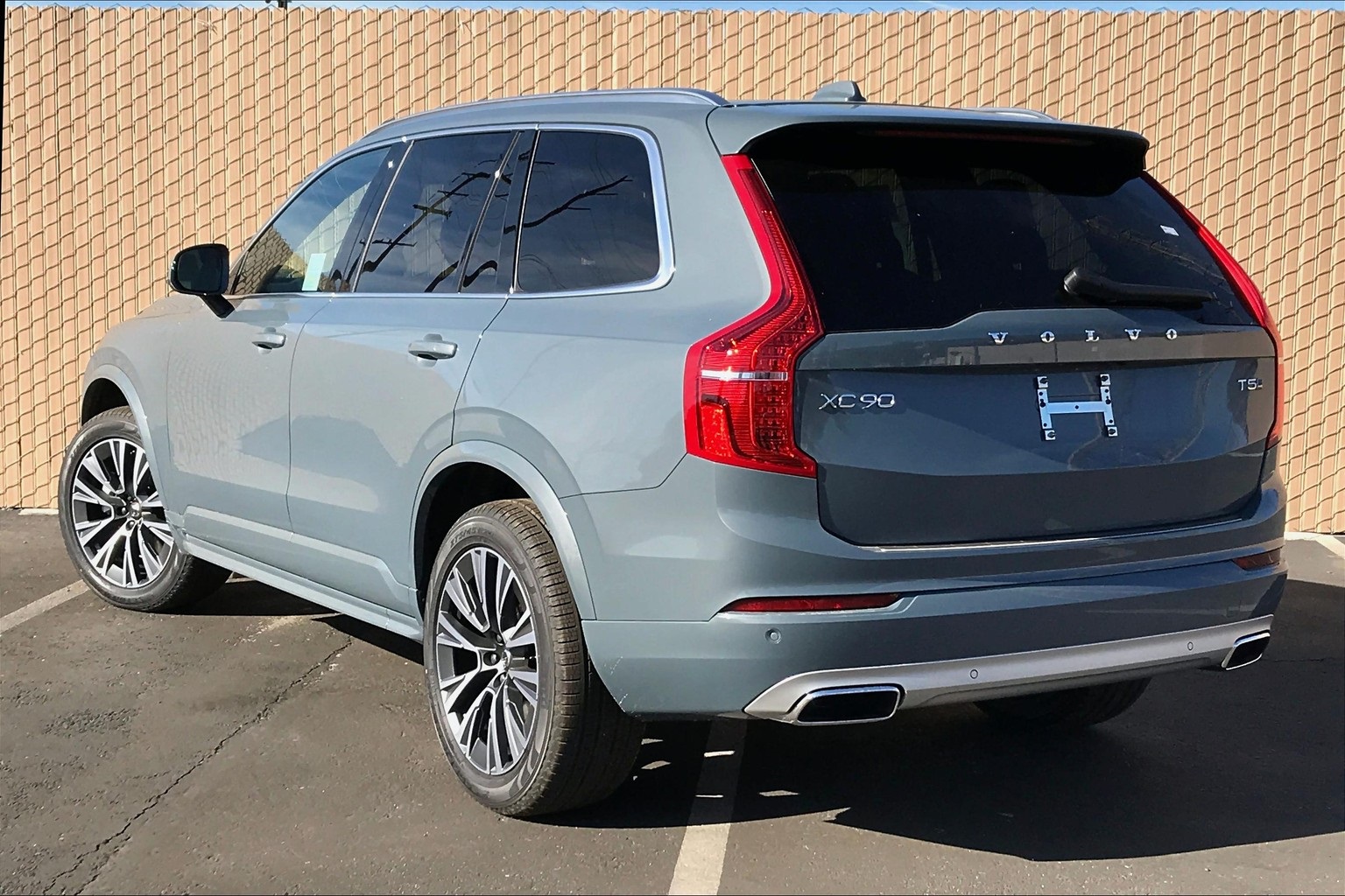 New 2020 Volvo XC90 T5 Momentum 4D Sport Utility in