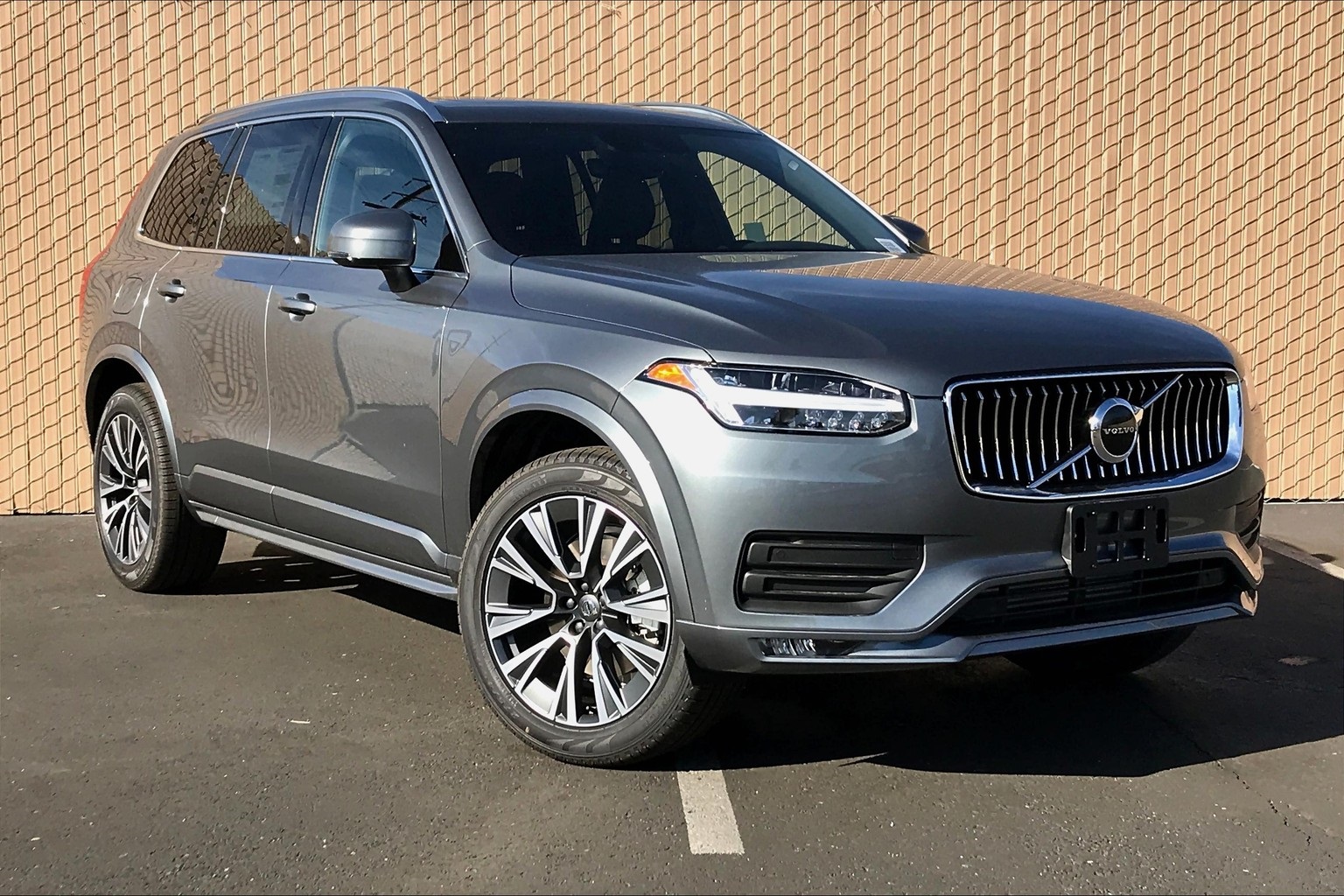 New 2020 Volvo XC90 T5 Momentum 4D Sport Utility in