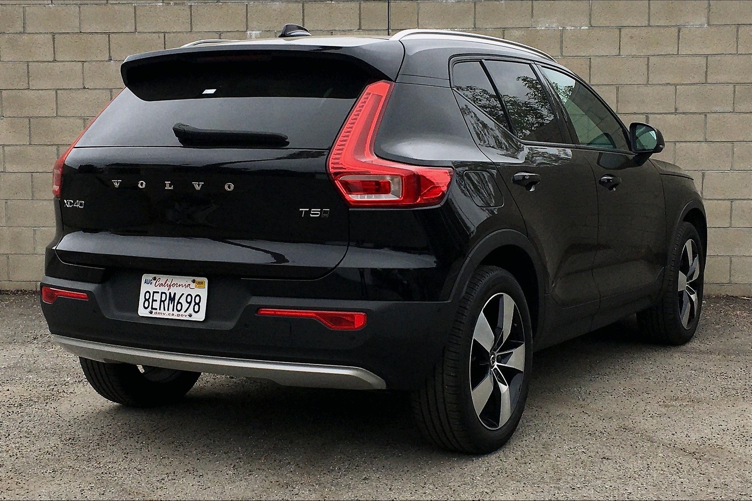 Certified Pre-Owned 2019 Volvo XC40 Momentum 4D Sport ...