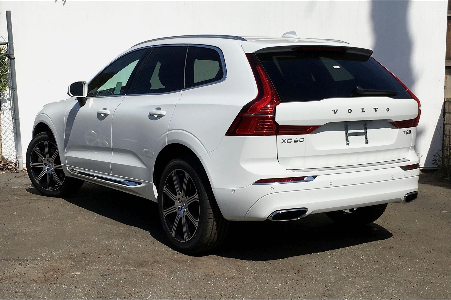 New 2020 Volvo XC60 T6 Inscription 4D Sport Utility in Pasadena