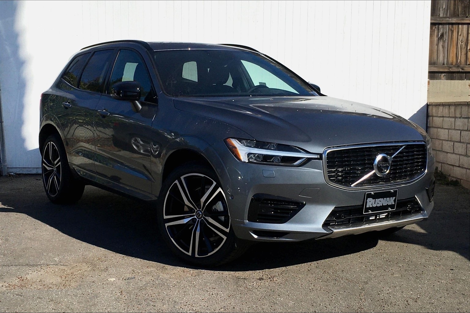 2019-volvo-s60-t8-twin-engine-review-half-baked-hybrid-shows-volvo-is